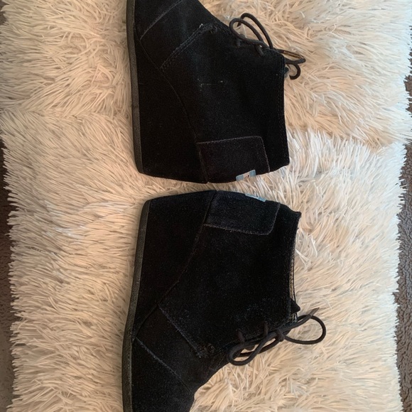 TOMS Black Suede Wedges SIZE 7 - Picture 4 of 6